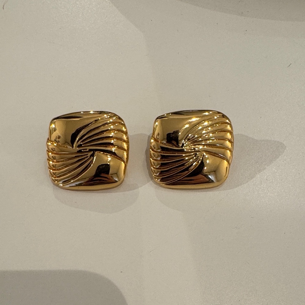 Heaven Mayhem Elegant Gold-Tone Square Earrings